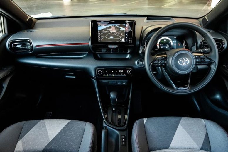 xehay_toyota20yaris20hev_290126_2 Toyota Yaris Hybrid 2026 lộ diện: Nâng cấp "màn hình khủng", quyết tâm công nghệ hóa khoang lái