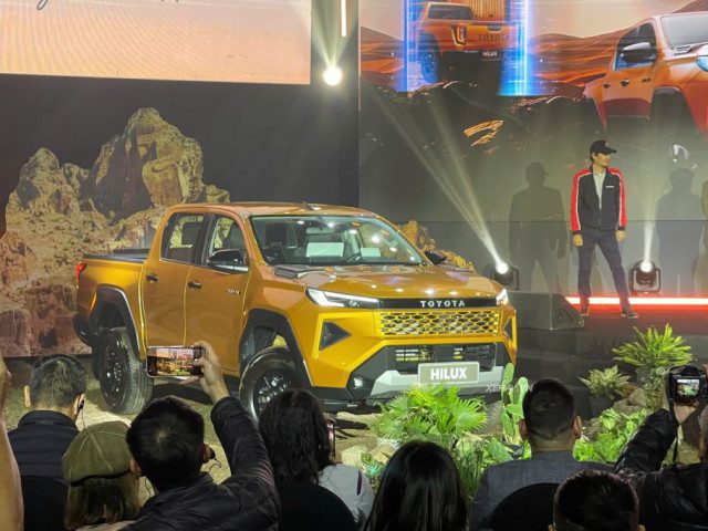 Toyota Hilux thế hệ mới ra mắt Việt Nam: "Lột xác" thiết kế và công nghệ, giá từ 632 triệu đồng