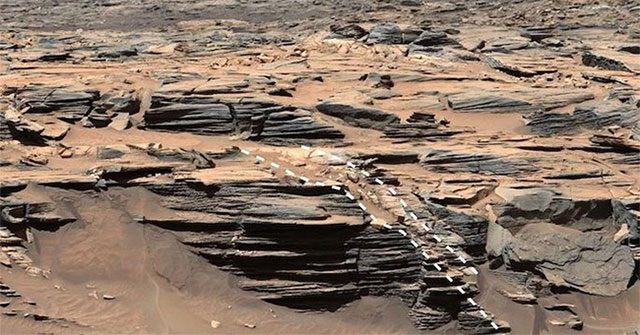 NASA phát hiện mỏ đá quý trên sao Hỏa, sinh vật ngoài hành tinh đang "canh giữ"?