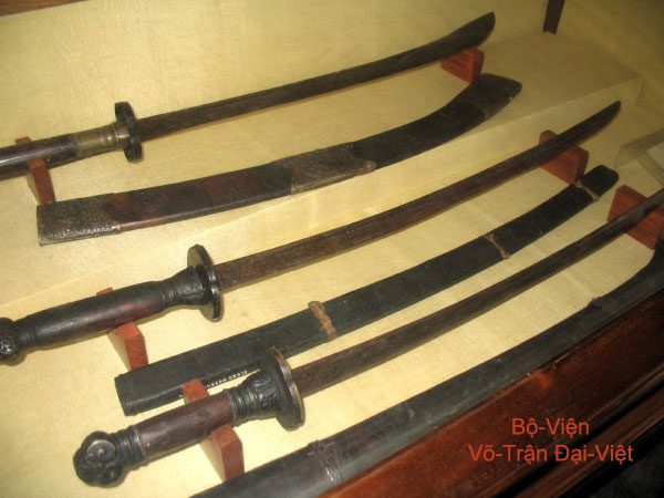 guom-cua-viet-nam-thoi-xua-7 Bộ gươm đao (hay đao kiếm) của thời kỳ Hậu Lê, chúa Trịnh