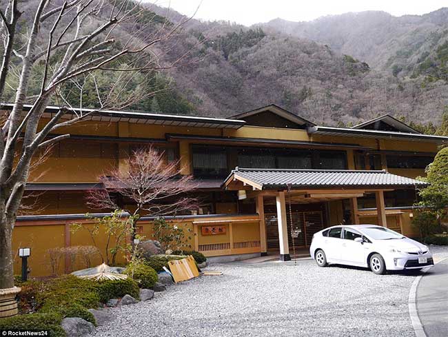 khach-san-nishiyama-onsen-keiunkan-10 Khách sạn giữ kỷ lục Guinness thế giới với hơn 1.300 năm tuổi, bước vào bên trong là không muốn về