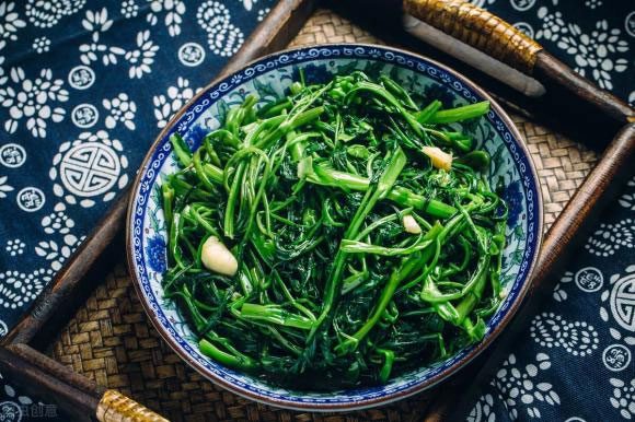 rau-muong-xao-1 Người đang có vết thương hở có thể hạn chế tiêu thụ rau muống.