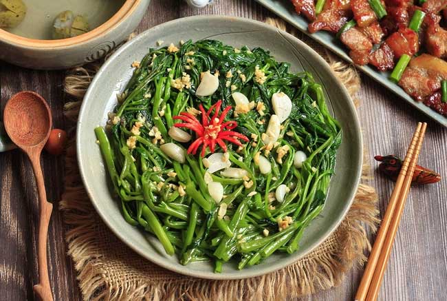 rau-muong-xao Hình thành sẹo lồi hay không còn liên quan đến cơ địa chứ không hoàn toàn do rau muống.