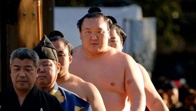 Các võ sĩ Sumo có chế độ tập luyện và chế độ ăn nghiêm ngặt.