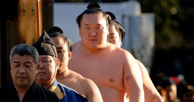 Vì sao các Sumo Nhật Bản được gọi là "người béo phì khỏe mạnh"? - Câu trả lời cực bất ngờ!