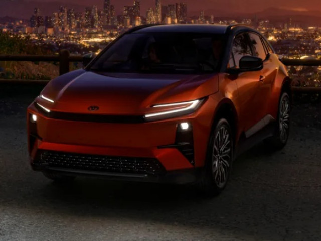 Toyota C-HR 2026 chính thức chốt giá từ 962 triệu VNĐ: SUV điện chạy được 467 km/sạc