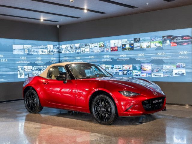 Mazda MX-5 2026 được nhận cọc tại Việt Nam: Huyền thoại mui trần giá 1,359 tỷ đồng