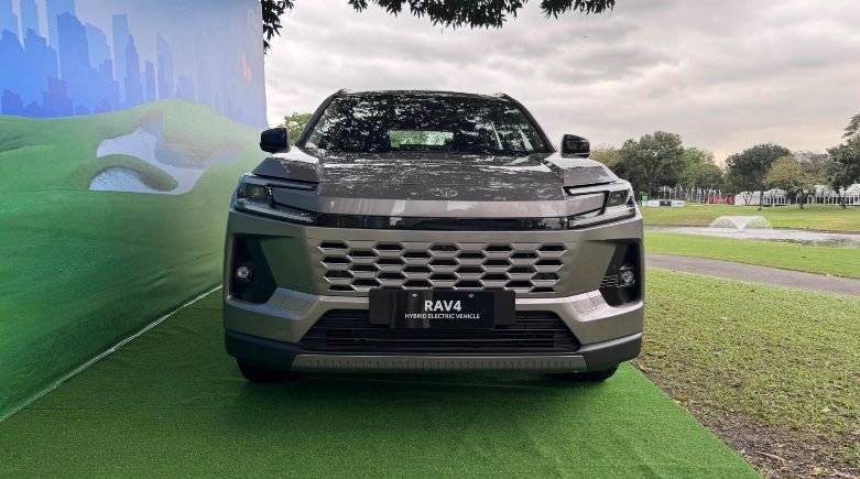 xehay_rav420dna_230226_2 Toyota RAV4 Hybrid 2026 lộ giá bán từ 978 triệu VNĐ tại Đông Nam Á
