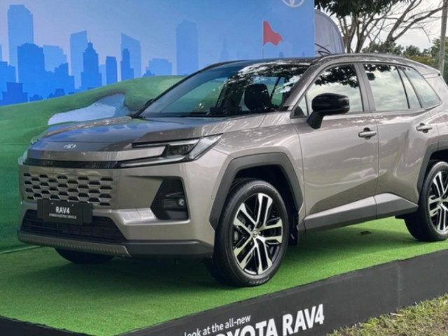 Toyota RAV4 Hybrid 2026 lộ giá bán từ 978 triệu VNĐ tại Đông Nam Á