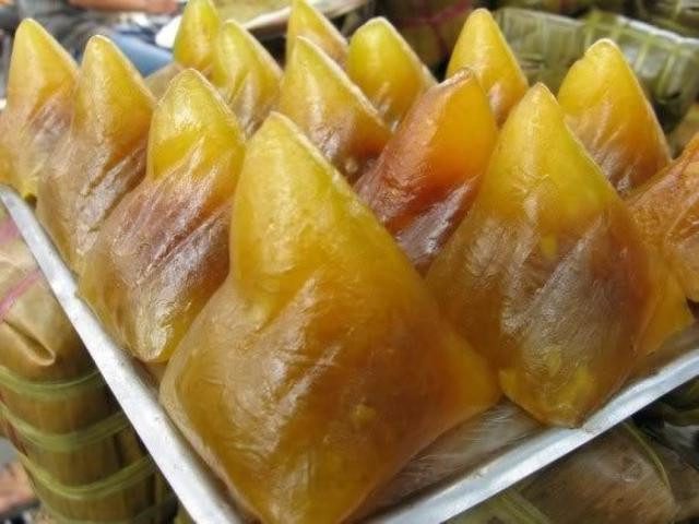 Bánh ú tro thường được cúng trong tết Đoan ngọ. Bánh ú tro thường được cúng trong tết Đoan ngọ.