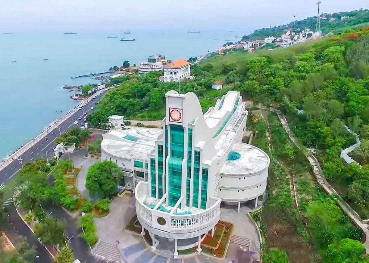 Có gì bên trong Bảo tàng Bà Rịa Vũng Tàu – “Con tàu trắng” giữa lòng phố biển?