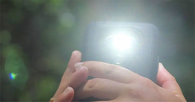 Hãy ngừng sử dụng điện thoại của bạn làm đèn pin