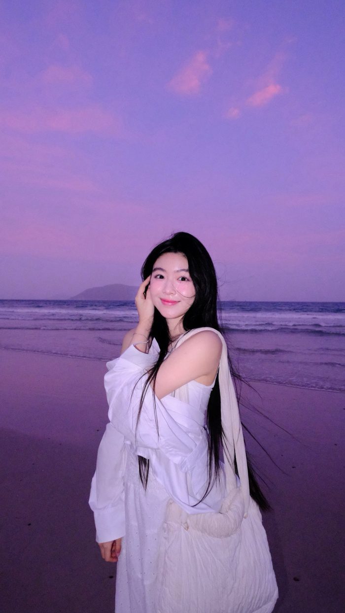 ql1 Lọ Lem - Ái nữ của MC Quyền Linh khiến dân mạng "tự ái" vì nét đẹp tựa thần tiên tỷ tỷ khi du lịch Côn Đảo
