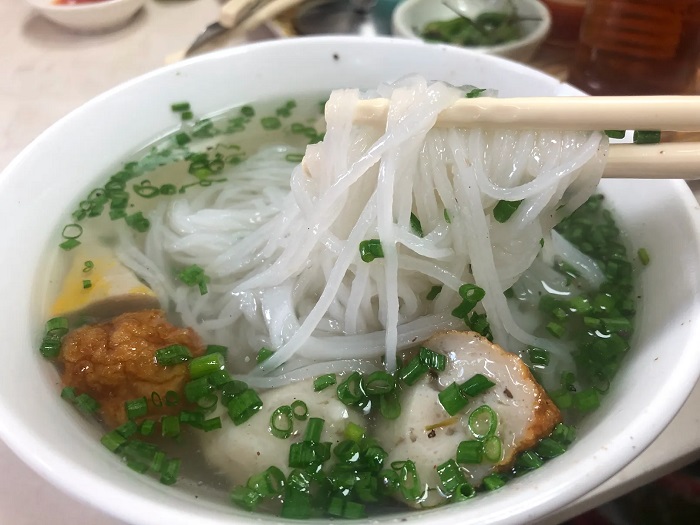 Quán bánh canh ngon ở Nha Trang có sợi bánh nhỏ như sợi hủ tiếu