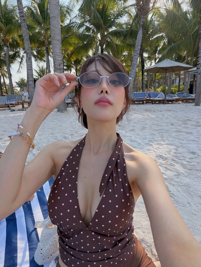 Khoảnh khắc selfie đầy tự nhiên của nữ ca sĩ, ghi lại vẻ rạng rỡ và năng lượng tích cực trong chuyến đi. Ảnh: Instagram nhân vật