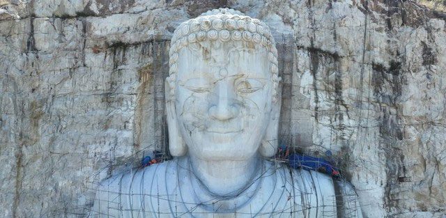Hiện tại, tượng Phật đã hoàn thiện được phần thân trên