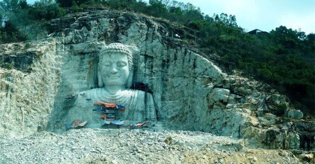 Bức tượng Phật trên vách núi của Việt Nam: Vì sao vượt Lạc Sơn Đại Phật để phá kỷ lục thế giới?