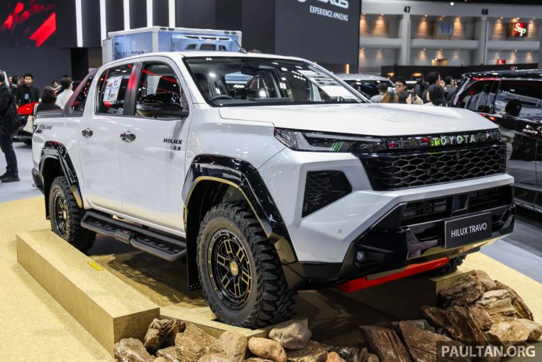 Toyota Hilux thế hệ mới ra mắt tại BIMS 2026: Bản EV đi được 240km/sạc, khả năng lội nước sâu 700 mm