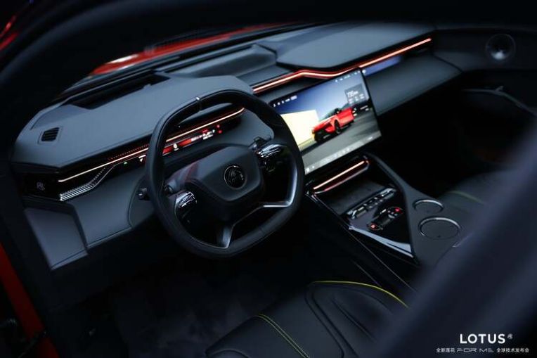 Lotus Eletre X Hybrid: SUV hiệu năng cao, sạc nhanh kỷ lục, chạy 350 km không tốn xăng