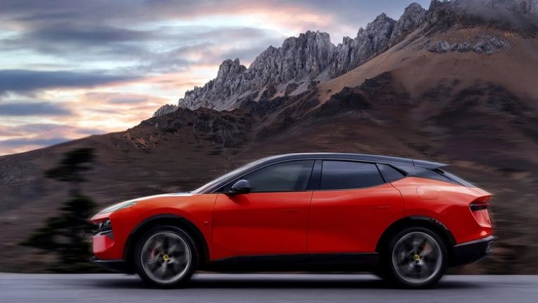 Lotus Eletre X Hybrid: SUV hiệu năng cao, sạc nhanh kỷ lục, chạy 350 km không tốn xăng
