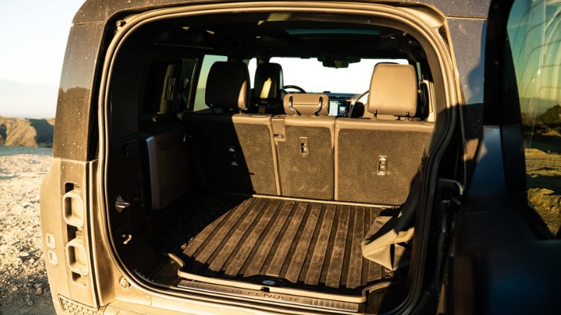 [ĐÁNH GIÁ XE] Defender Octa: Bản tuyên ngôn sức mạnh mới của Land Rover