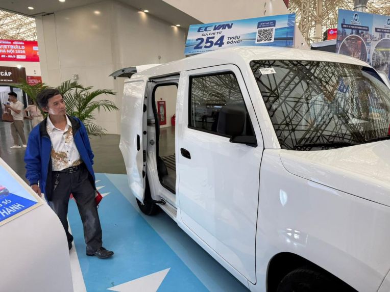 Thực tế VinFast EC Van phiên bản cửa trượt: Giải pháp vận tải đô thị tối ưu cho chủ xe
