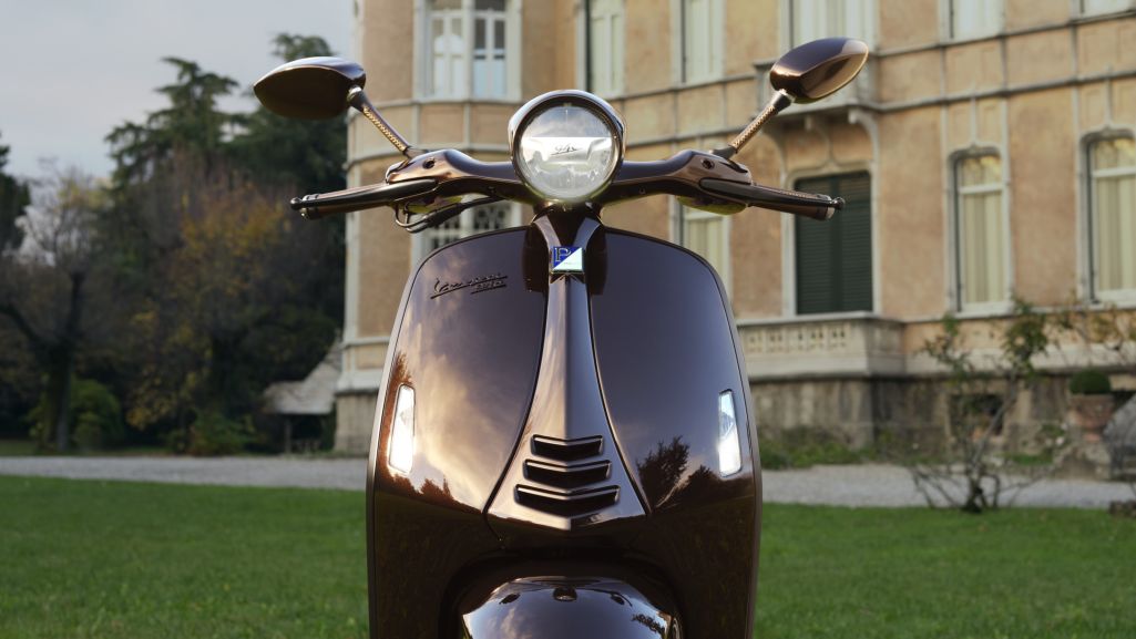 Vespa 946 Horse sẽ về Việt Nam vào đầu tháng 2/2026: Phiên bản giới hạn chỉ 888 xe cho năm Bính Ngọ