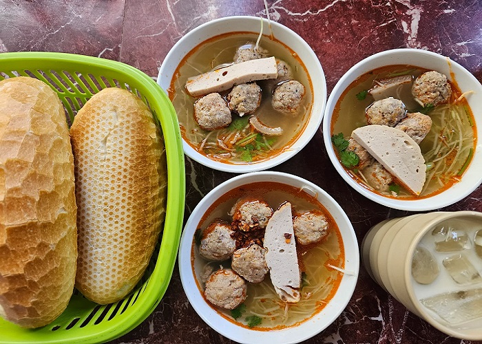 Quán bánh mì xíu mại ngon ở Đà Lạt dân sành sẽ chỉ cho bạn