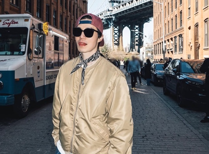 “Ông chú cực phẩm” Lee Dong Wook dạo chơi New York