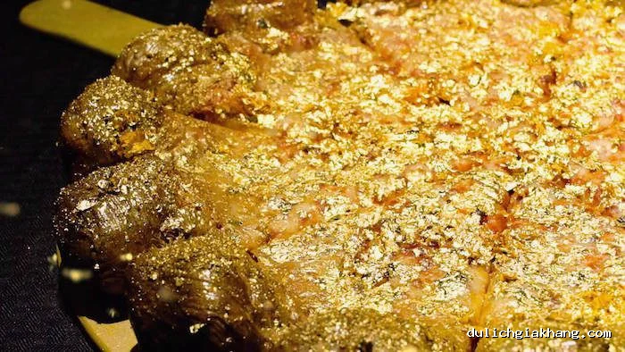 Pizza phủ vàng - bạn có muốn thử không? Pizza phủ vàng - bạn có muốn thử không?