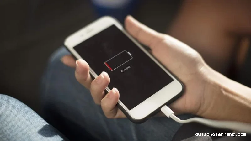 Vì sao pin canxi chưa thể thay lithium trên smartphone? - Ảnh 1.