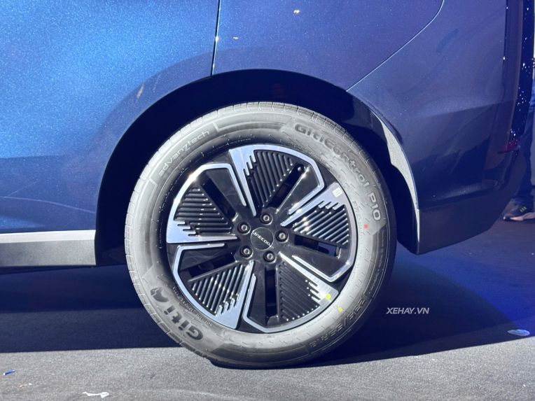 Cận cảnh Jaecoo J5 EV: SUV cỡ B chuẩn bị lắp ráp tại Việt Nam, tầm vận hành 461 km/sạc
