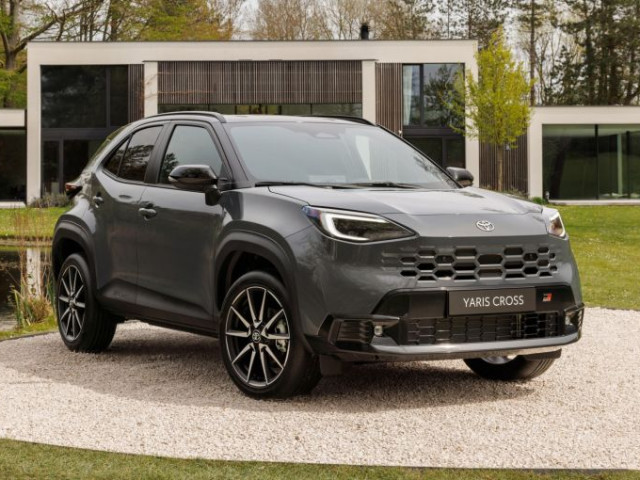 Toyota Yaris Cross lộ diện bản nâng cấp với màu sơn đồng độc lạ cùng thiết kế ngoại thất mới