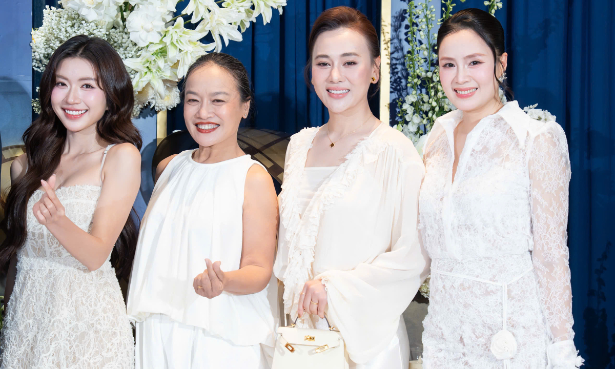 Phương Oanh và dàn diễn viên dự lễ cưới Việt Hoa