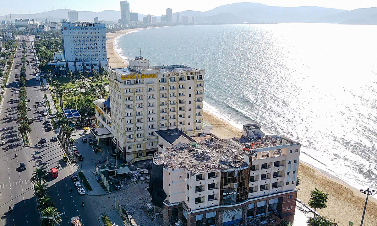 Tháo dỡ loạt khách sạn chắn biển Quy Nhơn