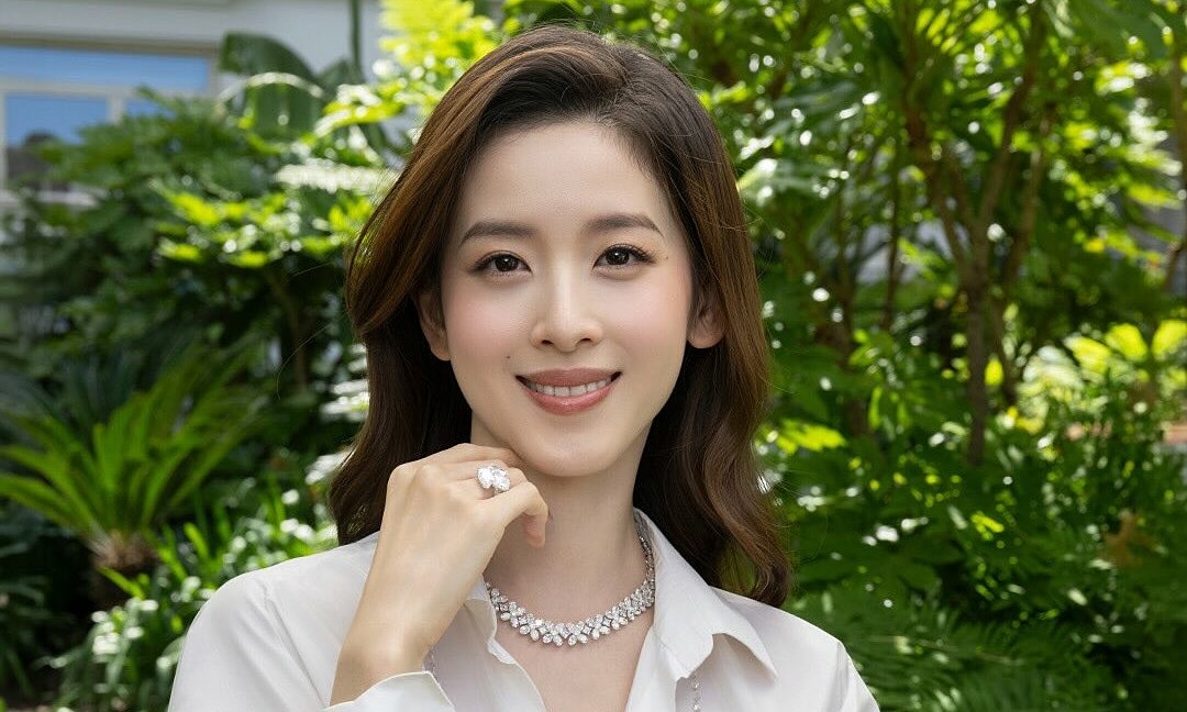 Váy áo giúp tỷ phú Trung Quốc tỏa sáng