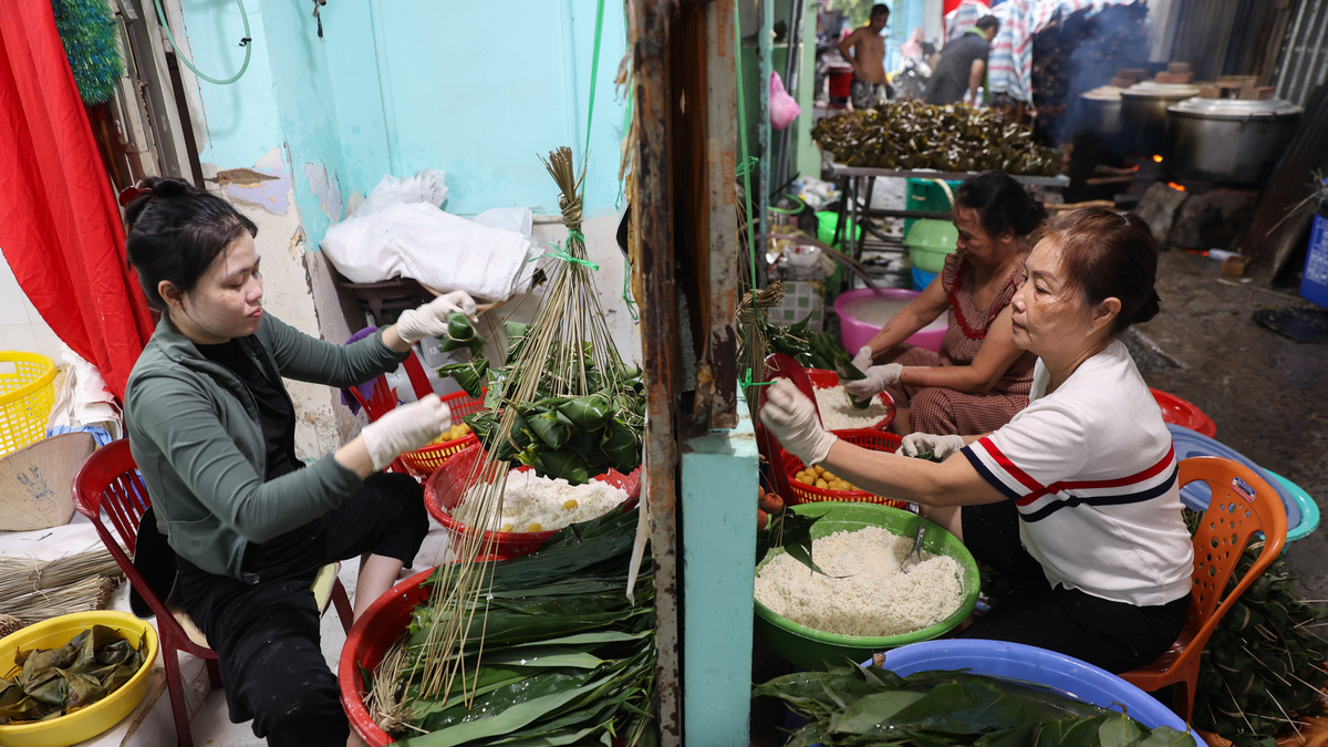 Ngâm hàng nghìn kg gạo, gói bánh ú lá tre bán Tết Đoan Ngọ
