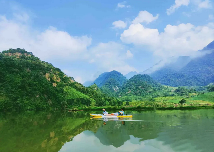 Đến hồ Suối Chiếu Sơn La, thả trôi muộn phiền vào làn nước trong xanh  