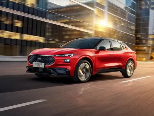 Ford Mondeo 2026 trình làng: Sedan cỡ D sở hữu màn hình 27 inch 4K, tiêu thụ chỉ 4,6L/100 km