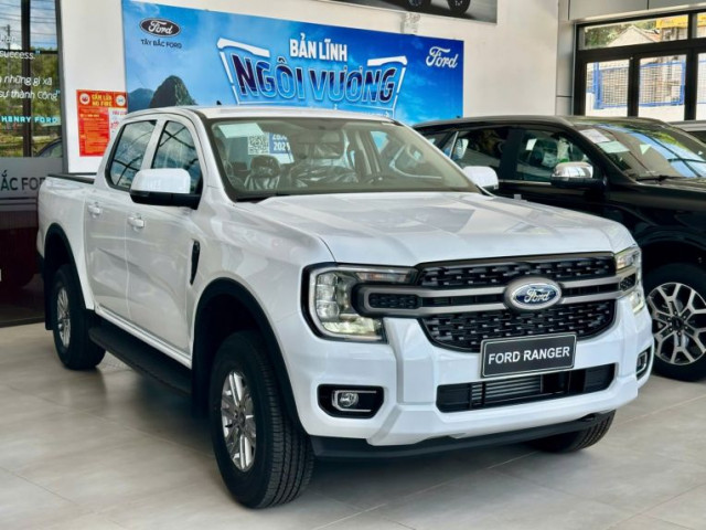Ford Ranger XLS 2026 âm thầm được cải tiến trang bị: Bản tiêu chuẩn lần đầu có hộp số 10 cấp, giá bán không đổi