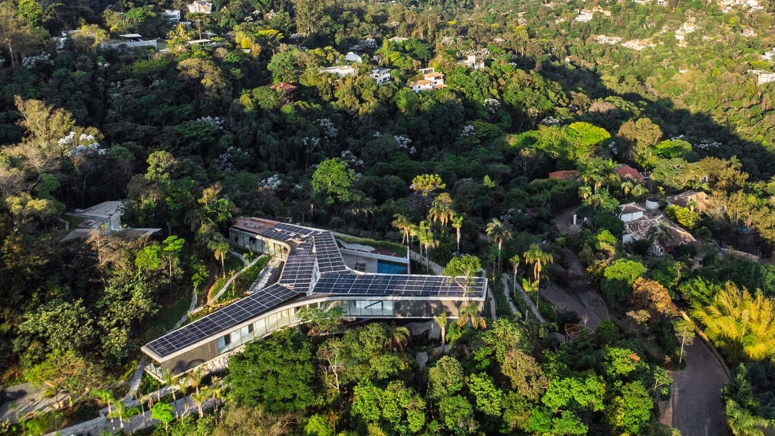 Biệt thự 1.800 m2 thiết kế 'lơ lửng' giữa đồi núi