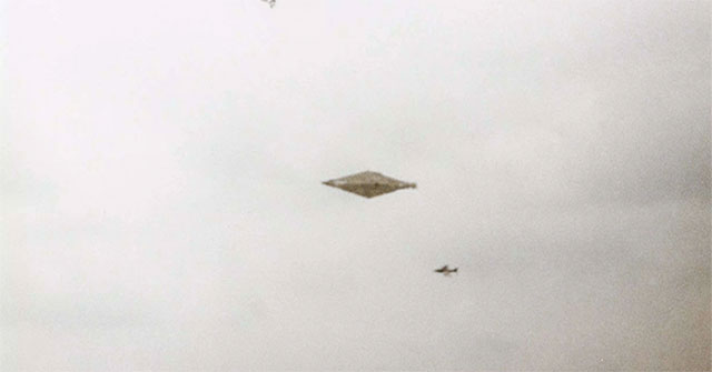 Bức ảnh rõ nhất về UFO được công bố sau 32 năm