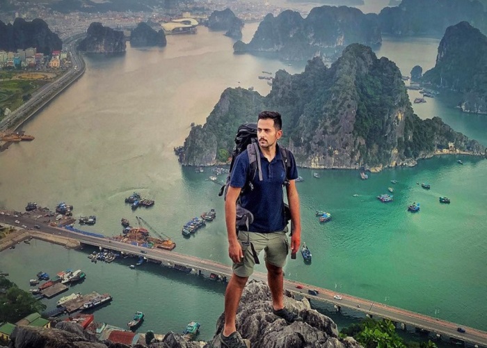 Lên núi Bài Thơ Quảng Ninh ngắm toàn cảnh Vịnh Hạ Long từ trên cao