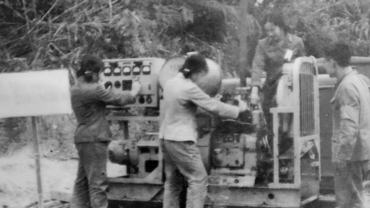 Hang Lèn Hà và trạm thông tin A69 anh hùng