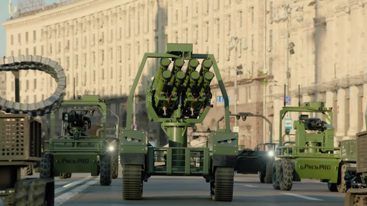 Ukraine tổ chức cuộc diễu binh drone đầu tiên trên thế giới
