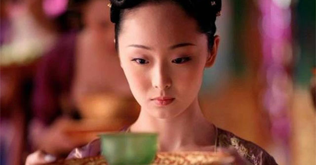 Vì sao các cung nữ tranh nhau "rửa lỗ rồng" hoàng đế mỗi ngày?