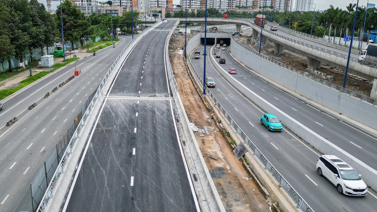 Cầu vượt nút giao An Phú hoàn thành sau hai lần trễ hẹn