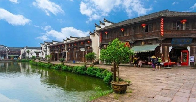 Chuyện kỳ lạ ở ngôi làng hơn 600 năm không ai dám vào