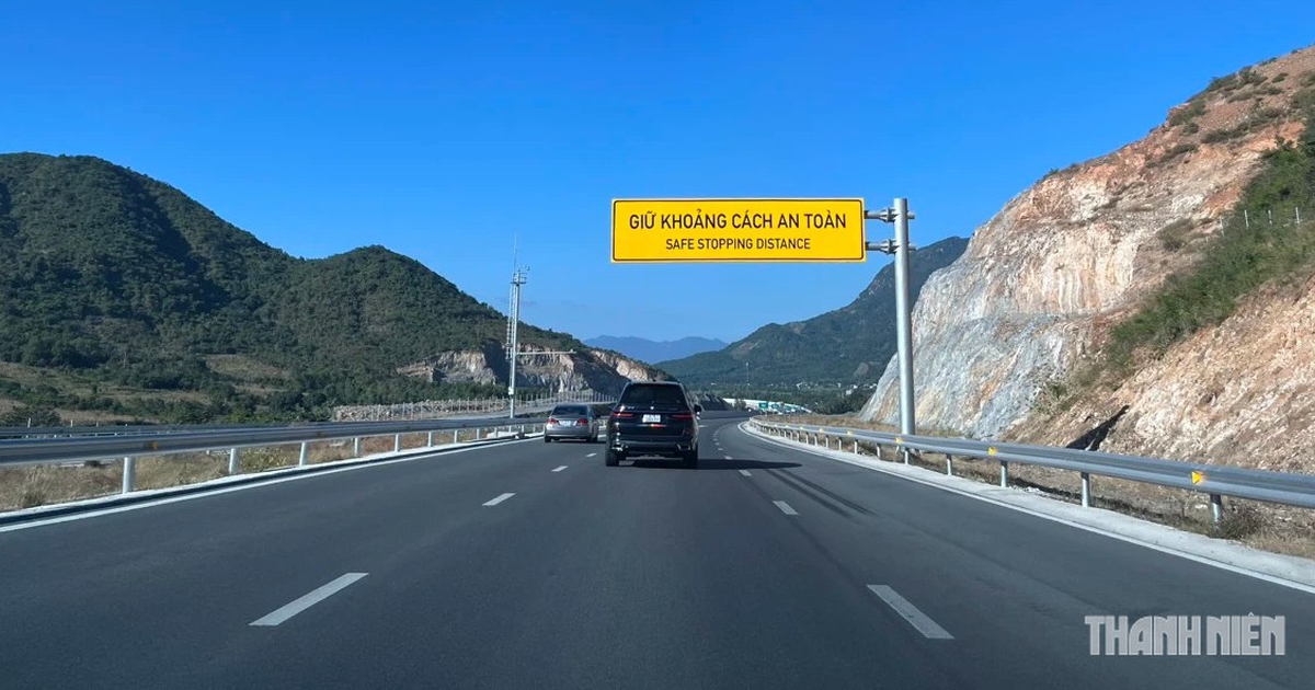Mẹo nhỏ giúp tài xế giữ khoảng cách an toàn khi lái ô tô trên cao tốc