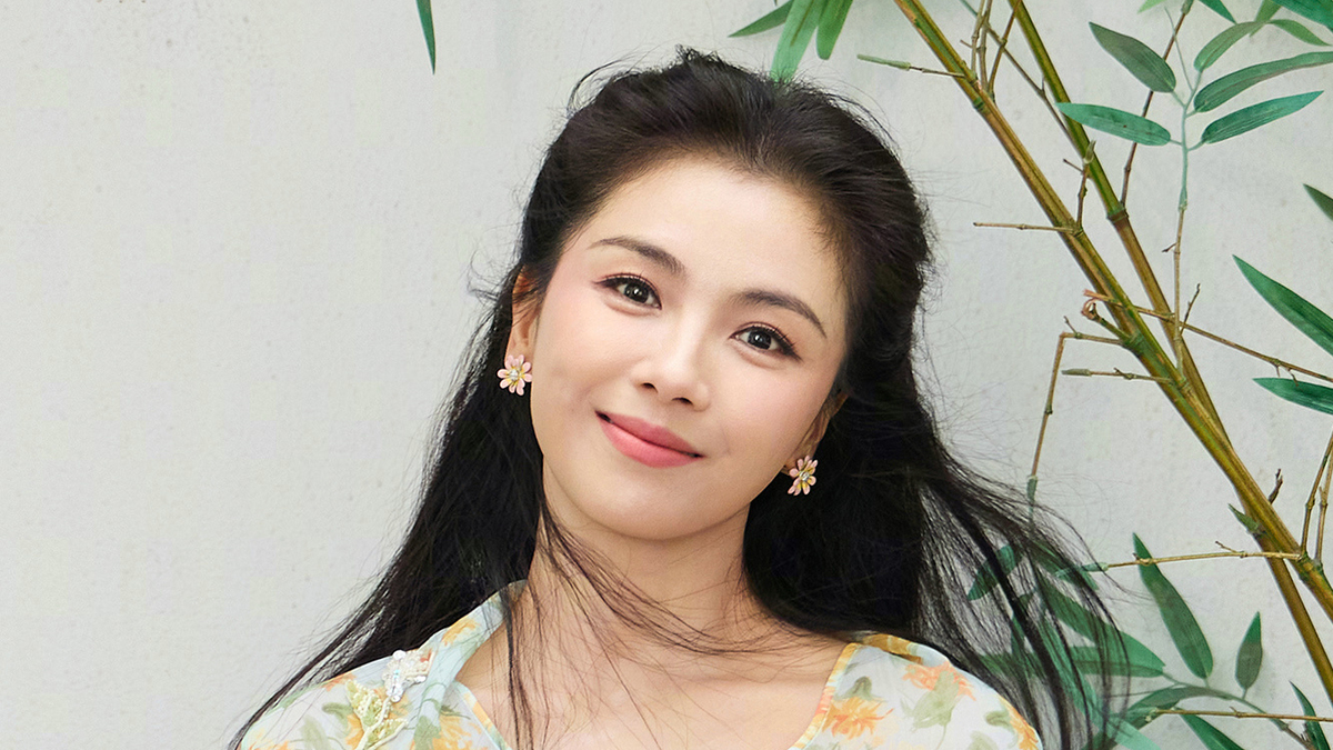 Thời trang tôn vẻ thanh lịch của 'A Châu' Lưu Đào